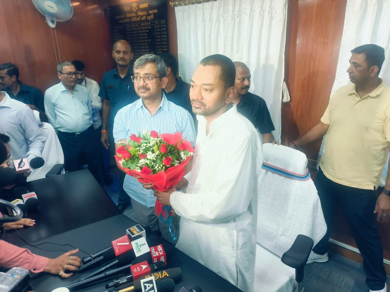 The Pratyek News